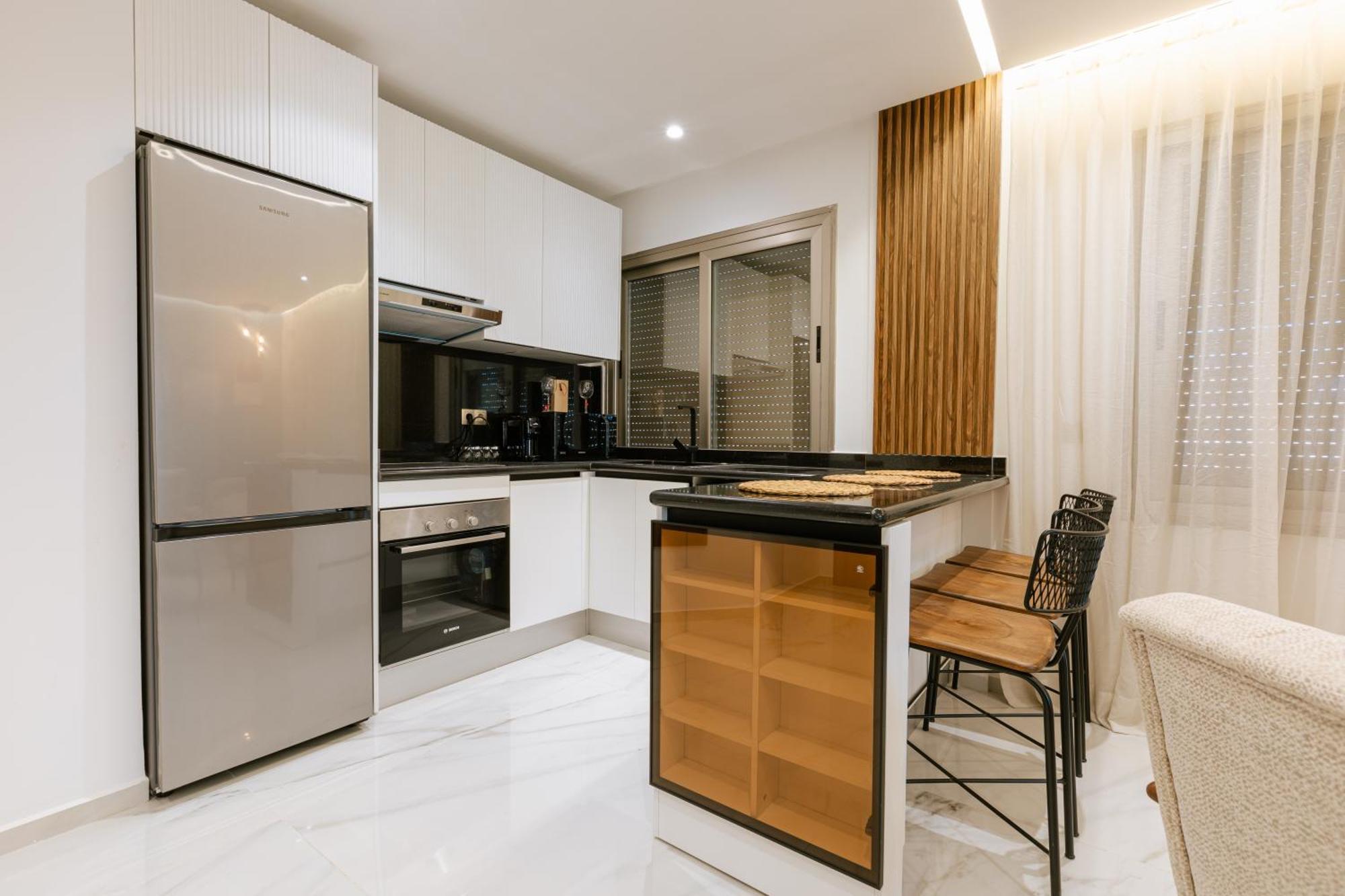 Marina View Residence Luxurious Studio Retreat With Stunning Ocean Views 1 Double Bedroom, 1 Convertible Couch 탕헤르 외부 사진