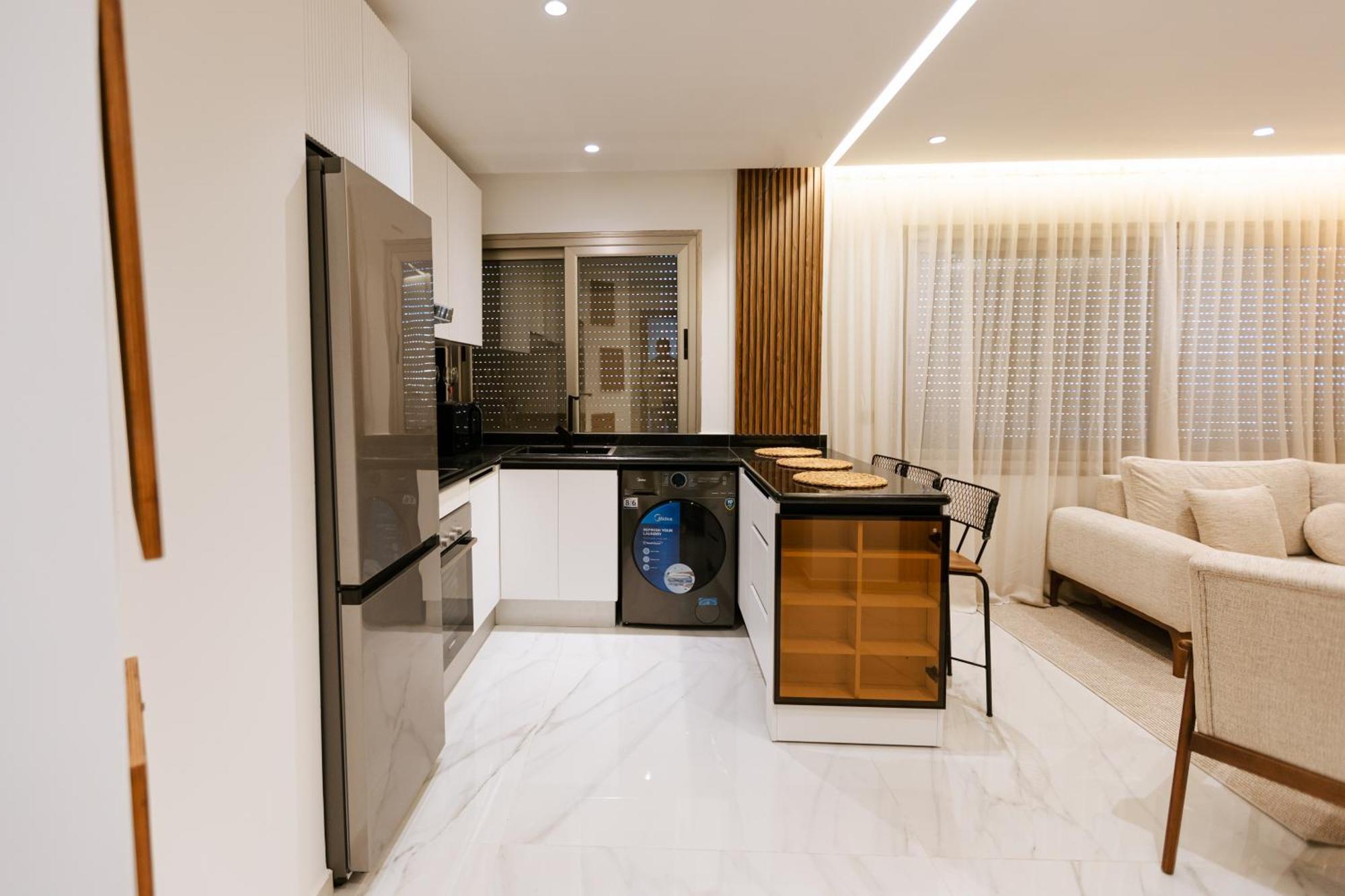 Marina View Residence Luxurious Studio Retreat With Stunning Ocean Views 1 Double Bedroom, 1 Convertible Couch 탕헤르 외부 사진