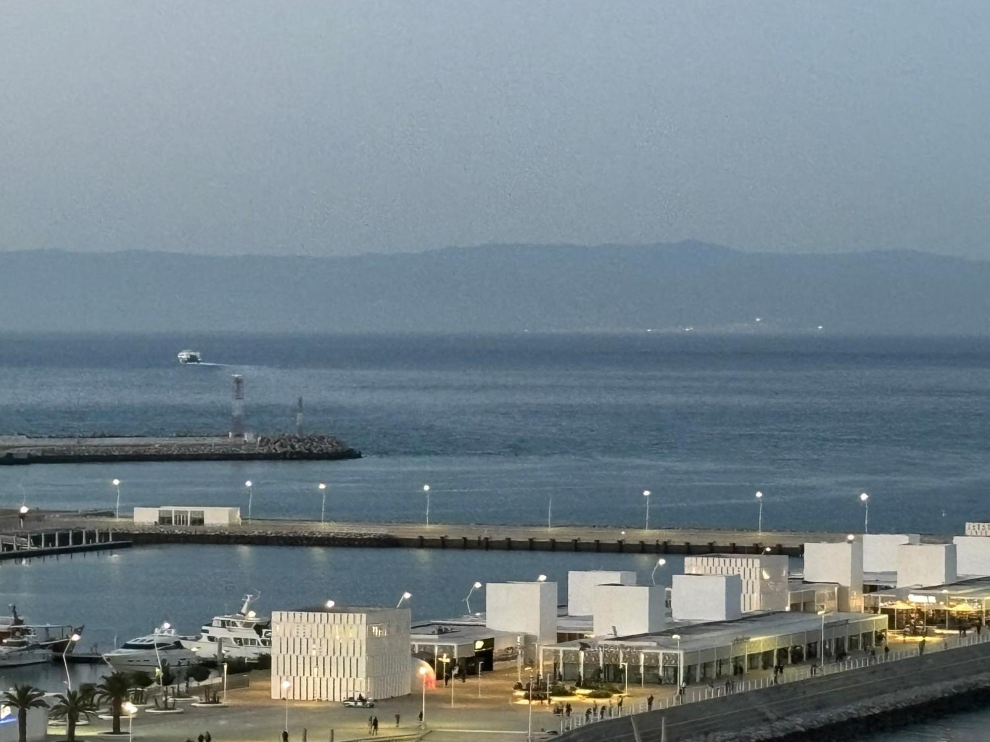 Marina View Residence Luxurious Studio Retreat With Stunning Ocean Views 1 Double Bedroom, 1 Convertible Couch 탕헤르 외부 사진